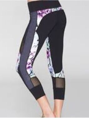Calia’s, Carrie Underwood mesh floral leggings are available in a small size.